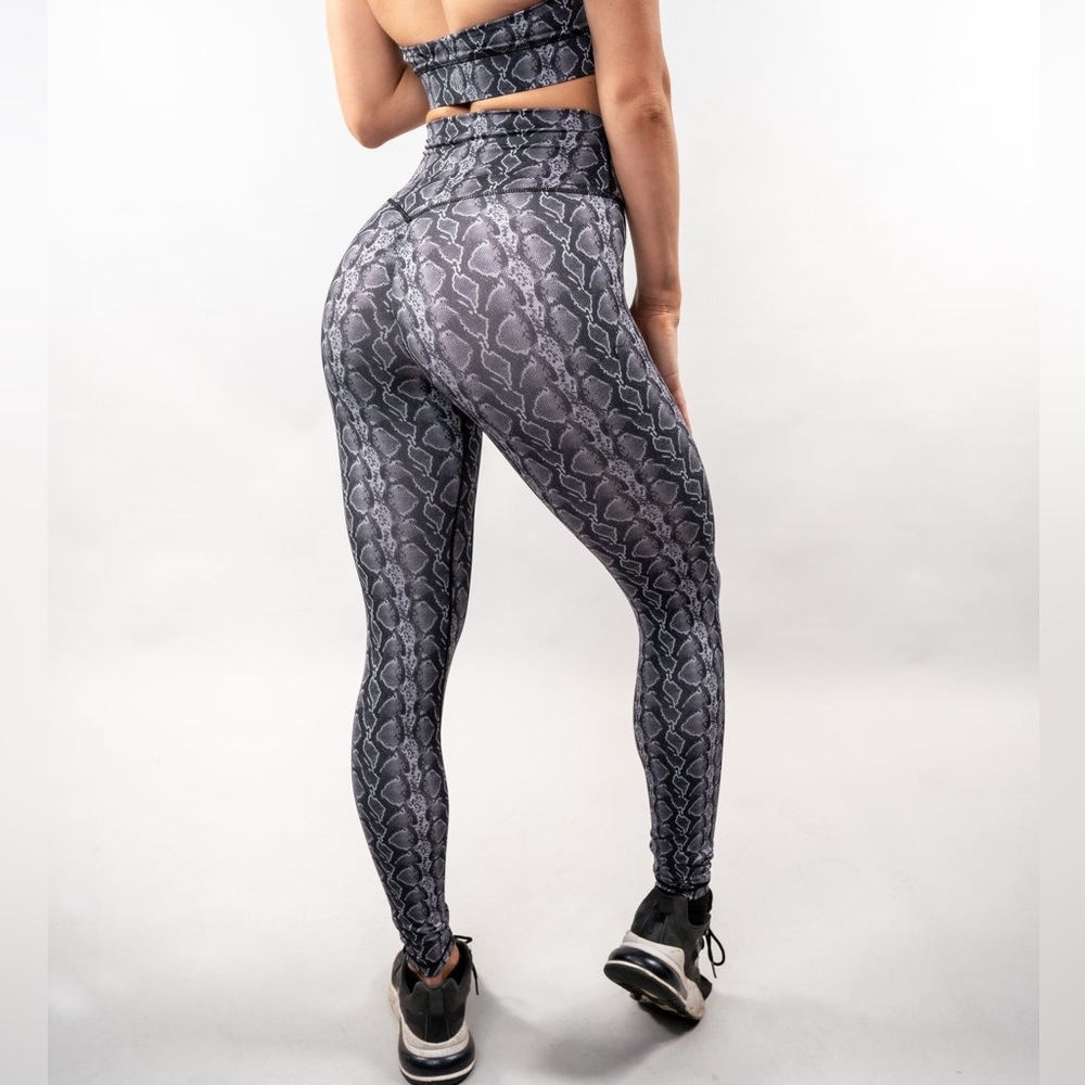 Til You Collapse leggings size medium